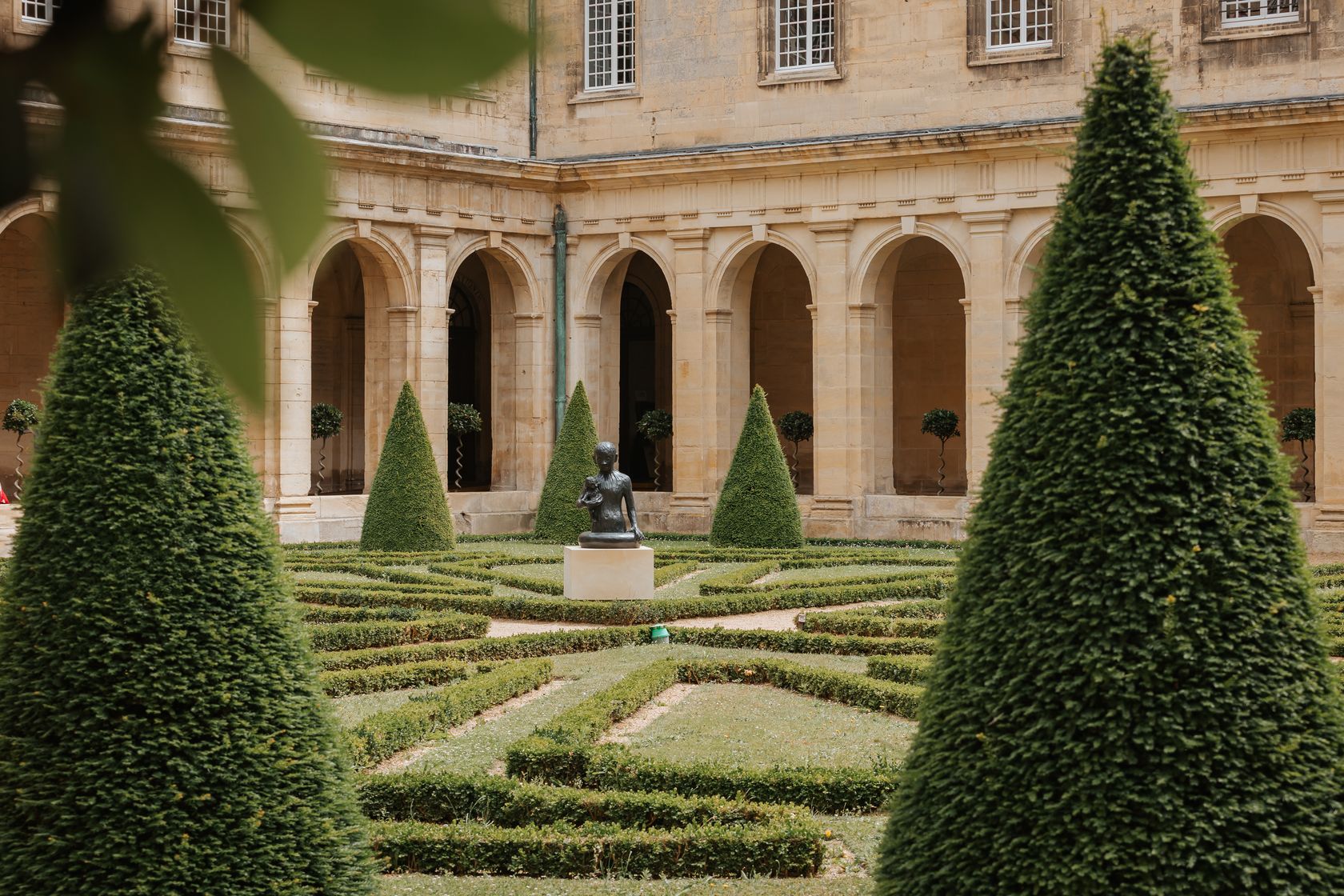 

Françoise Pétrovitch

, Cloître de l'Abbaye aux Hommes, Caen (FR), 21 juin  — 31 août 2025