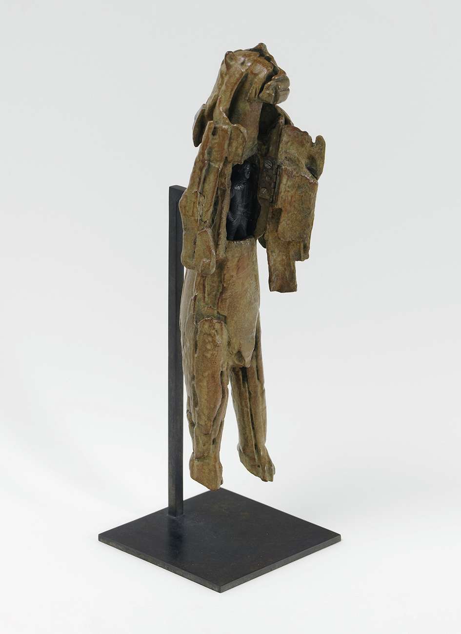 Abraham Poincheval, L'Homme lion, 2020 Bronze31 × 8.5 × 8 cm / 12 2/8 × 3 3/8 × 3 1/8 in.Socle en laiton / Brass plinth 36 × 12 × 12 cm / 14 1/8 × 4 6/8 × 4 6/8 in.