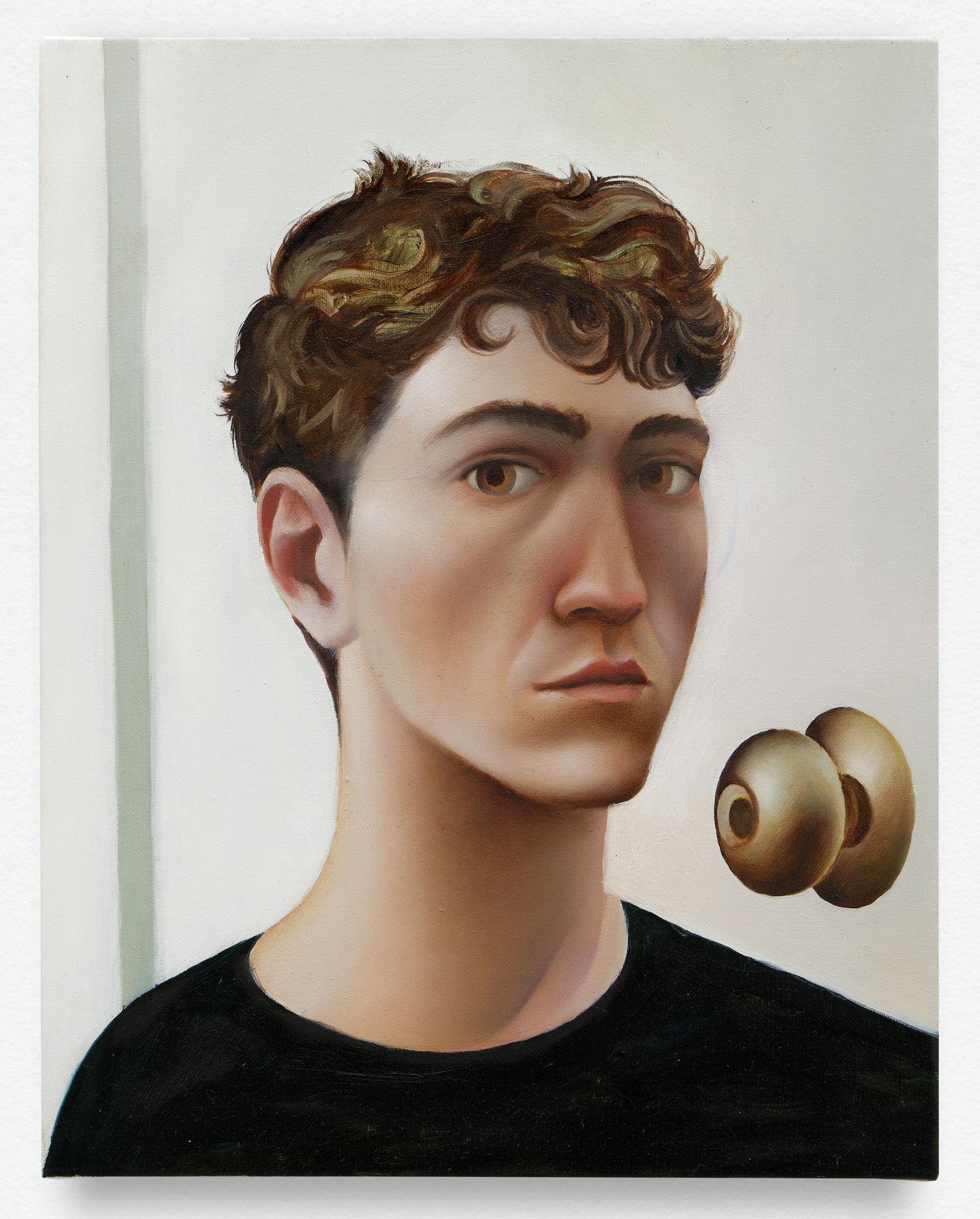 Justin Liam O’Brien, Self portrait with doorknob, 2023 Huile sur toile36 × 28 × 3 cm / 14 × 11 × 1 1/8 in.