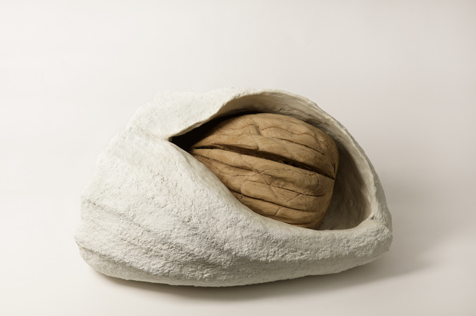 Laurent Le Deunff, Coquillage et noix, 2012 Papier mâché, ciment et bois de chêne31 × 60 × 45 cm / 12 2/8 × 23 5/8 × 17 6/8 in.
